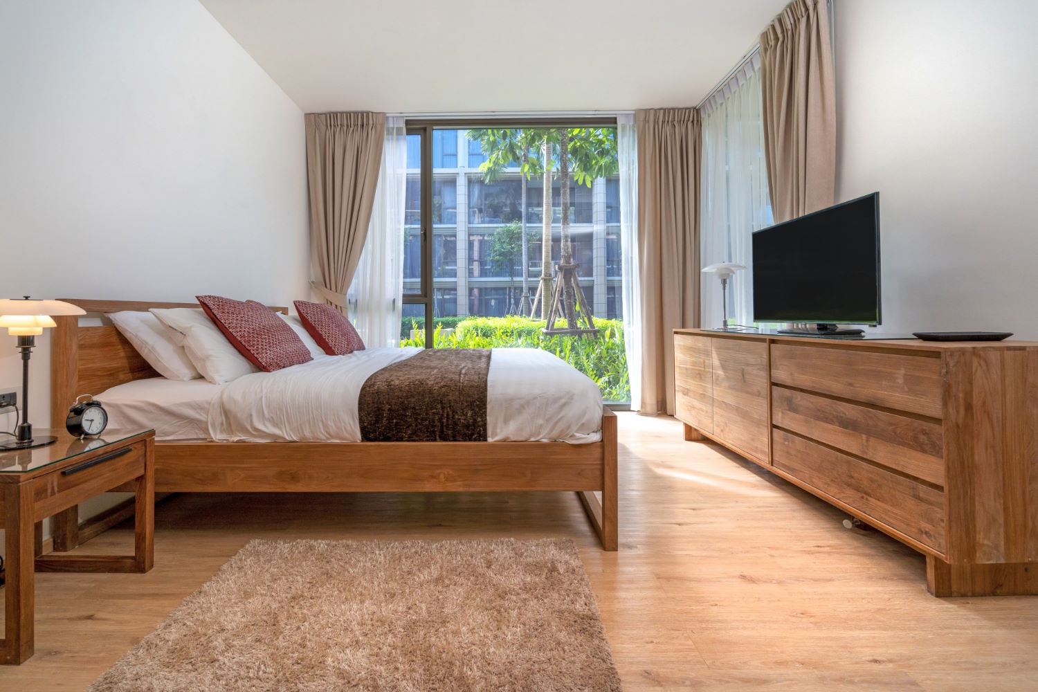 Drewniane podłogi – urok i wytrzymałość naturalnych powierzchni
